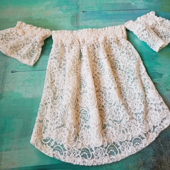 Tops - 🧚‍♀️4/$20 Lace off the shoulder top xs-s
